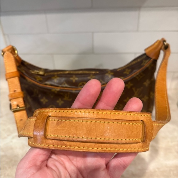 Louis Vuitton Boulogne Medium Monogram Shoulder Bag - Picture 6 of 11